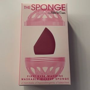 BNIB The sponge by makeup eraser
